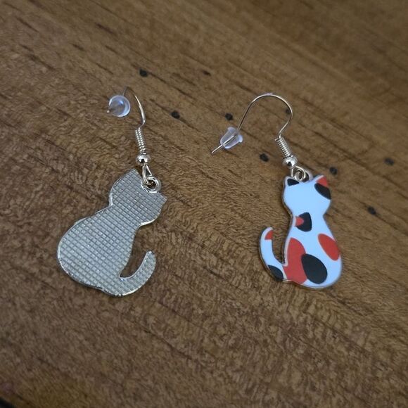 Cat dangle earrings calico - Picture 4 of 7